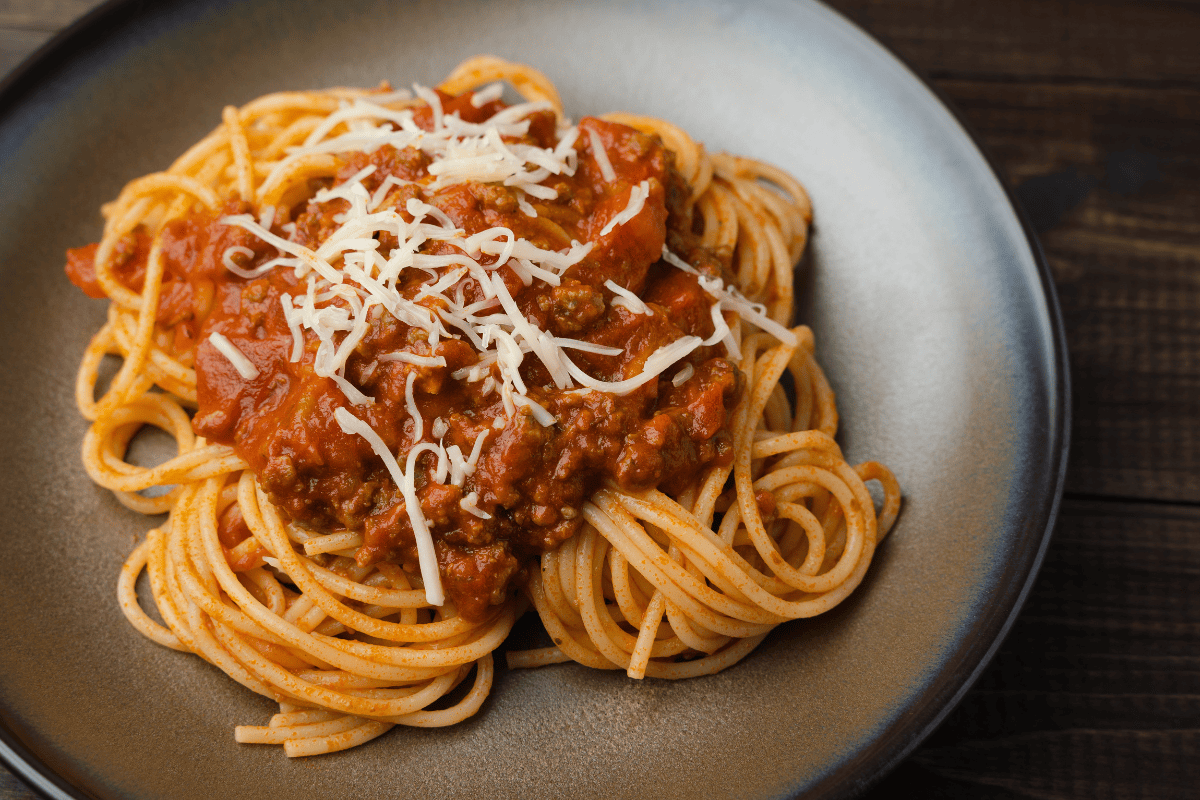 macarronada pasta with meat sauce